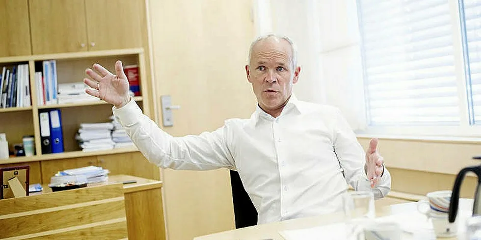 Finansminister Jan Tore Sanner (H) og vannkraftbransjen er langt unna å være enige om grunnrenteskatten.