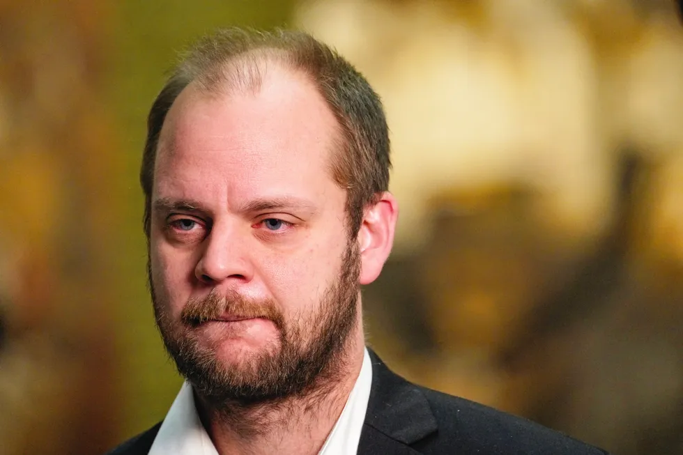 – Vi kan ikke gjøre hele fylket om til en lagringsplass for kattevideoer, sier Rødts Mímir Kristjánsson om Green Mountains datasenter-planer i Sandnes. Han ber regjeringen gripe inn.