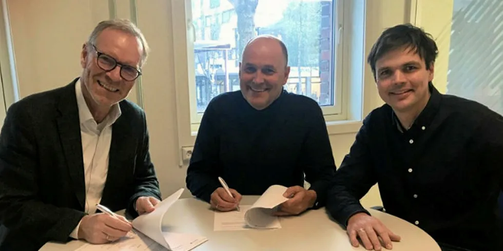 Freyr og Norconsult signerer rammevatale. Fra venstre: Einar Kilde (Freyr), Morten Rimer (Norconsult) og Christian Tovås (Freyr).