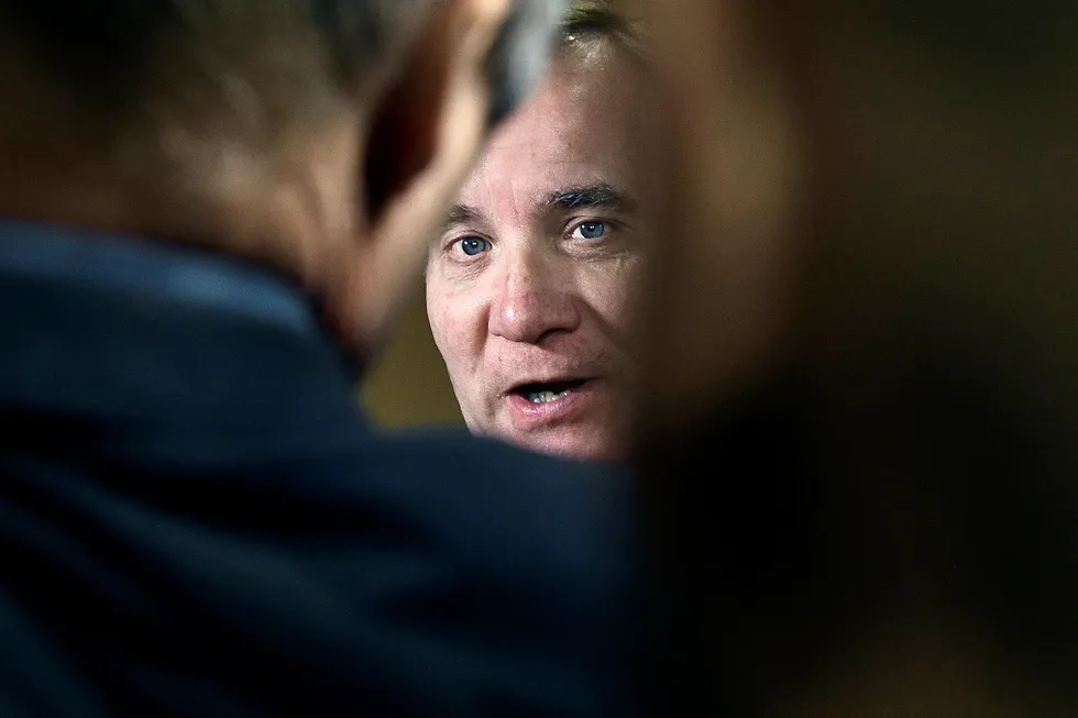 Gjennombruddet i regjeringsforhandlingene i Sverige har kommet denne uken, da først Centern, deretter Liberalerna åpnet for å «slippe frem» Stefan Löfven, altså la være å stemme mot en sosialdemokratisk regjering.