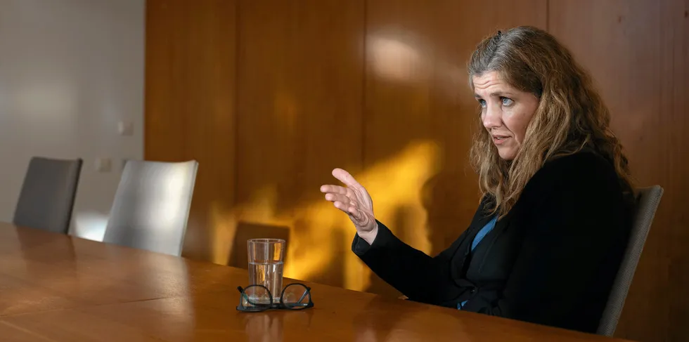 Torsdag klokken 09:00 skal direktør for energi- og konsesjonsavdelingen i NVE, Inga Nordberg, informere om den videre prosessen i Finnmark.