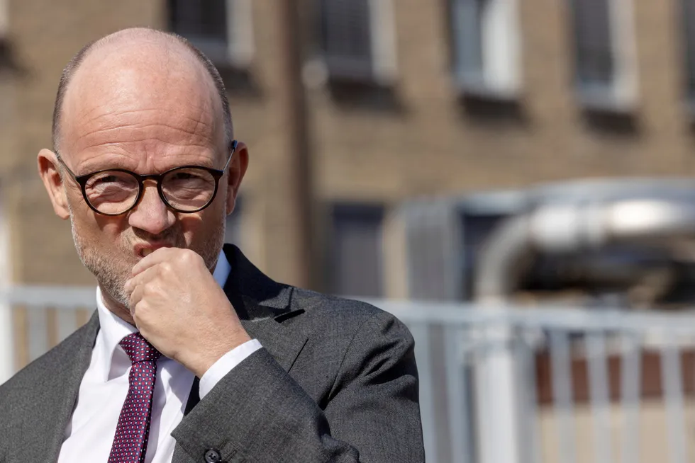 Det er vanskelig å skjønne hva NHO-sjef Ole Erik Almlid (bildet) har tenkt når han har gått inn for skatt på fordelen av å bo i egen bolig, skriver Henning Lauridsen.