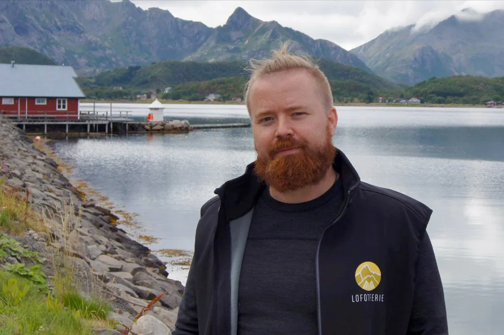 Kim Kjosnes i Lofotferie i Kabelvåg har alene over en million kroner til gode hos Booking.com.