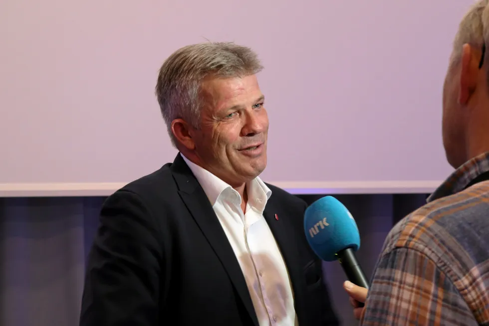 Fiskeri- og havminister Bjørnar Skjæran har gitt havbruksutvalget utsatt frist på å levere sin rapport.