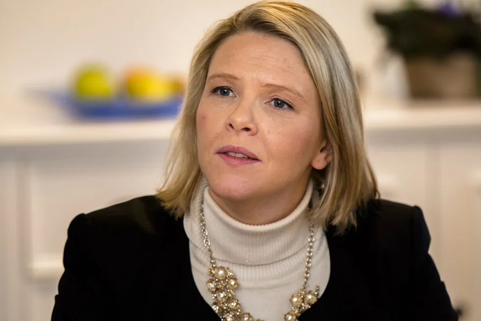 Frp er eneste partiet som har tatt imot penger fra de anonyme giverne bak «Aksjon for borgerlig valgseier». Nå kan hun bli nødt til å takke nei.