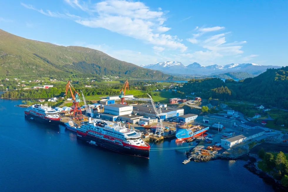 Green Yard, Kleven verft.