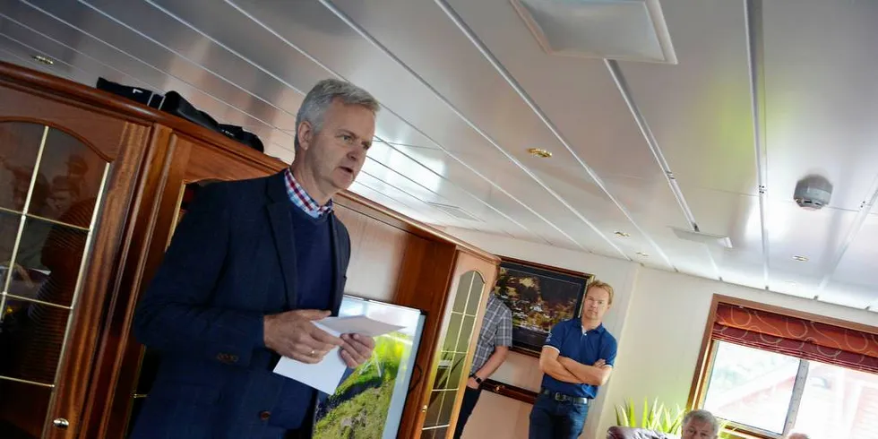 BETALER: Ringnotfisker og leder i representantskapet i Pelagisk Forening, Arve Myklebust, sier at fiskerinæringen allerede betaler en mangfoldig ressursrente helt frivillig.Foto: Torill Myren