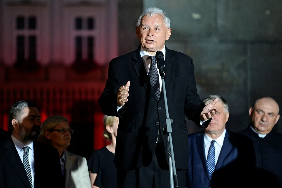 Jaroslaw Kaczynski partileder for det polske og regjerende Lov og Rettferdighetspartiet (PiS) hevder at landets tilkortkommenhet skyldes mangel på kompensasjon for krigsskader fra Tyskland. Foto: Alik Keplicz/AP/NTB Scanpix