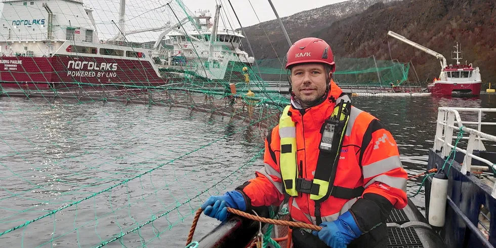 – Det er store investeringer og mange arbeidsplasser som nå er lagt på is. Det samme hører vi fra andre tillitsvalgte og bedrifter, sier Stein Ove Gjelberg, hovedtillitsvalgt i Nordlaks oppdrett.