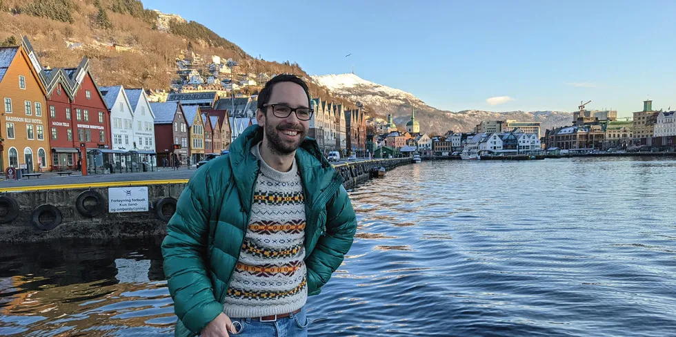 Partner i Seafood People, Ole-Alexander Palm, på bryggen i Bergen.