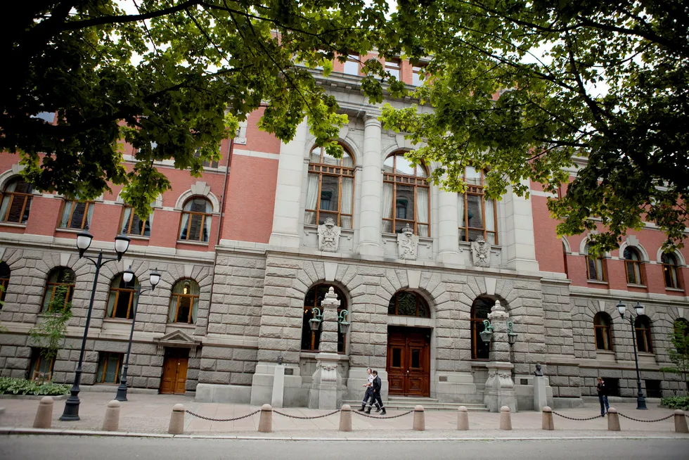 Min påstand er at Høyesterett i dag stiller færre spørsmål enn tidligere.