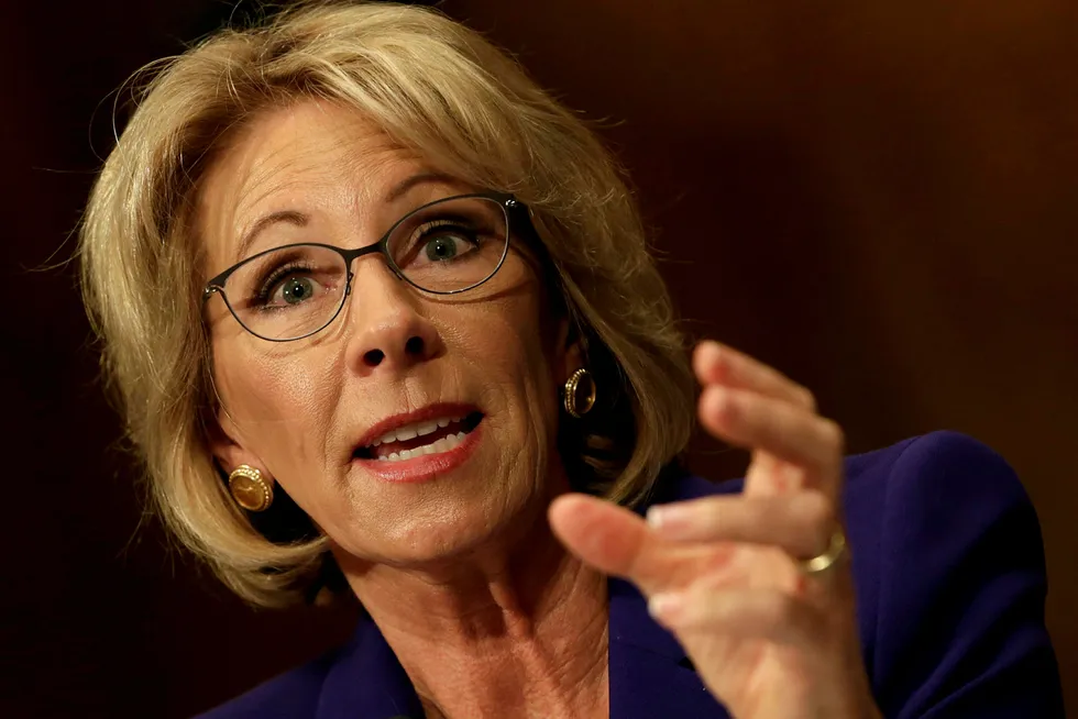 Betsy DeVos møter motstand også i eget parti som USAs fremtidige utdanningsminister. Foto: Yuri Gripas/Reuters/NTB scanpix