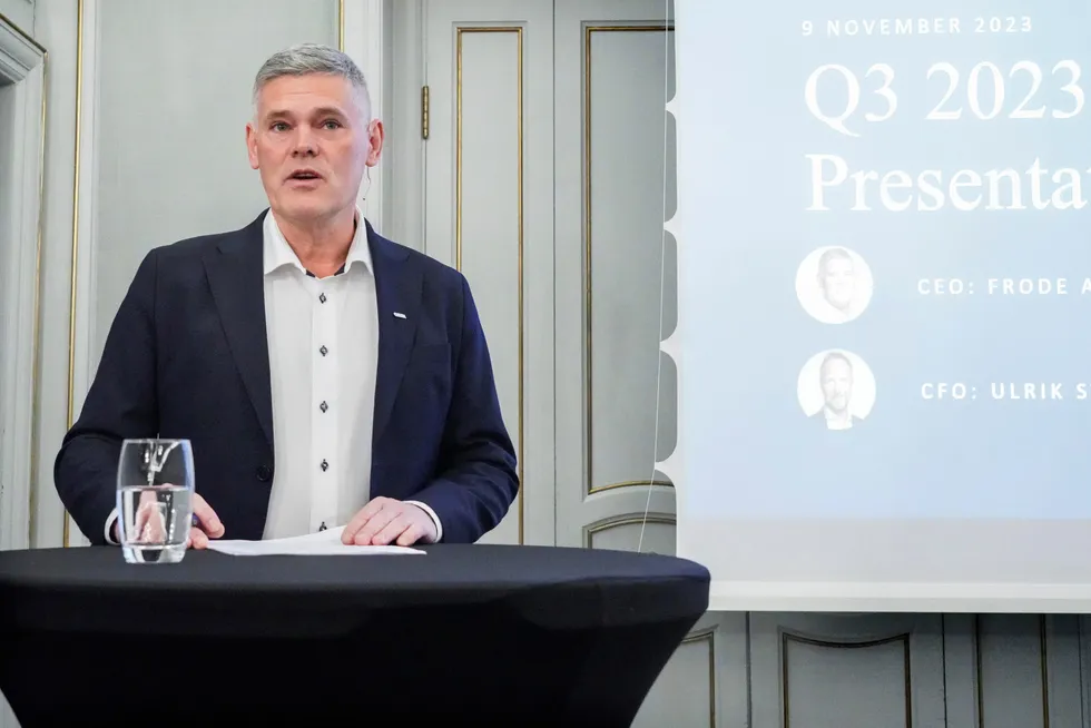 Trønderen Frode Arntsen leder Salmar, verdens nest største lakseoppdretter. Torsdag morgen presenterte han tredjekvartalstallene på Continental i Oslo.