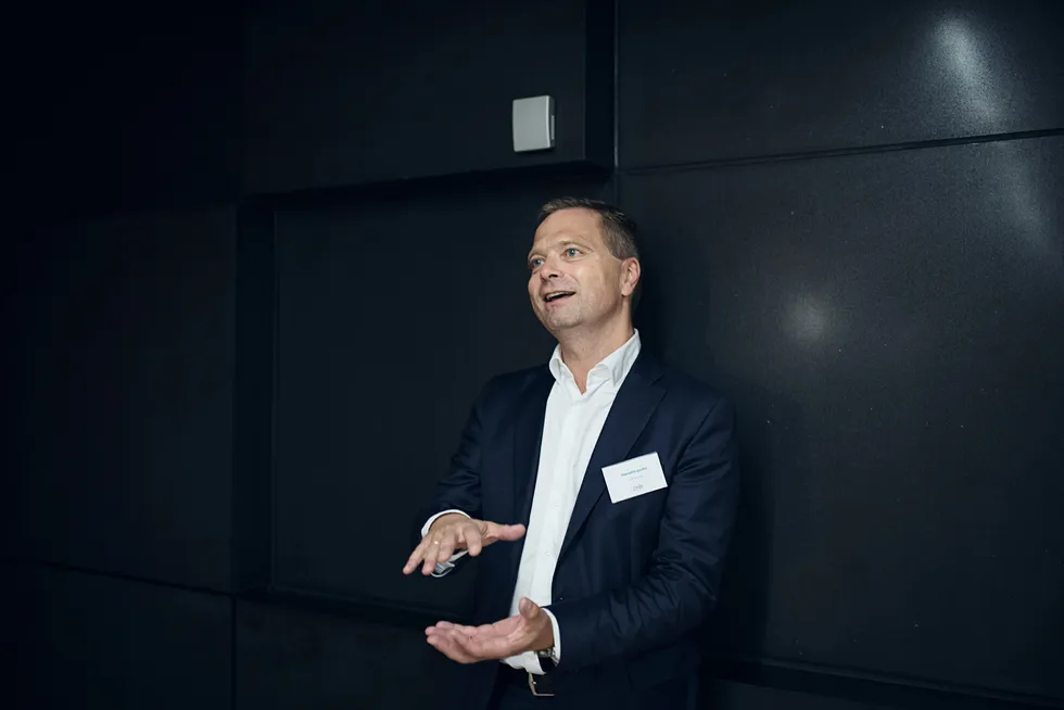 Sats-investor Harald Espedal eier aksjer både gjennom sitt eget selskap Espedal & Co, og gjennom selskapet han forvalter penger for, Salt Value. Nå tegner han seg for sin eierandel eller mer i ny kapitalinnhenting hos Sats.