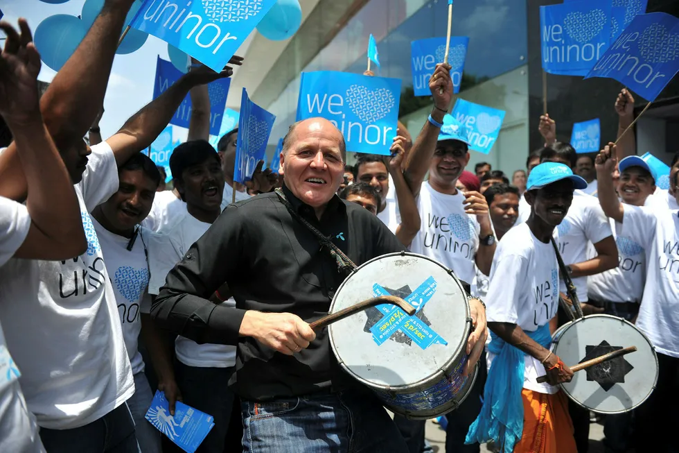 Telenors konsernsjef Sigve Brekke mobiliserte ansatte i India da selskapet mistet mobillisenser i 2012. Satsingen har vært et mareritt for Telenor med store tap. Nå kan det gå mot en løsning. Foto: Noah Seelam/Afp/NTB Scanpix