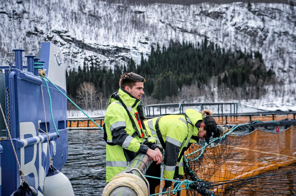 Isak Bø Rørnes i Wenberg fiskeoppdrett sørget for at Thor Hushovd kunne betale for veddemålet sitt.