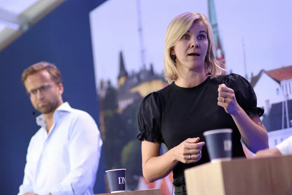 – Det er ikke aktuelt å trekke tilbake tillatelsene som er gitt, sier statssekretær i Energidepartementet, Elisabeth Sæther.