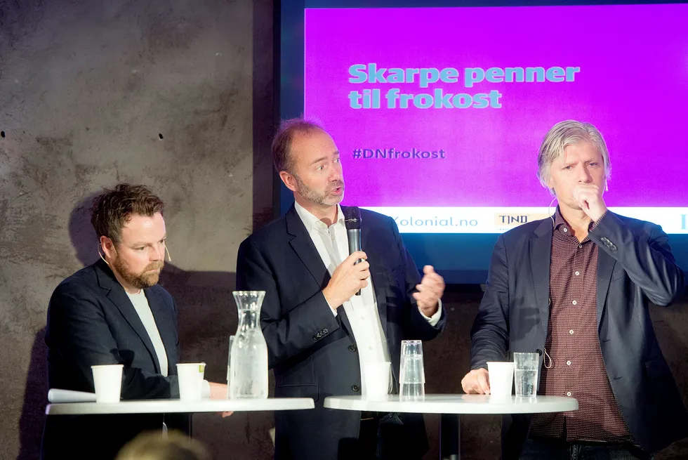 Nestleder i Arbeiderpartiet Trond Giske under onsdagens debatt flankert av kunnskapsminister Torbjørn Røe Isaksen (til venstre) og nestleder i Venstre Ola Elvestuen. Foto: Mikaela Berg