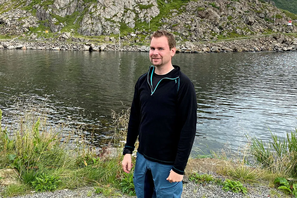 Hovedtillitsvalgt Per Rydheim er maskinsjef I Hurtigruten. Han var en flere ansatte som uttrykte bekymring over Hurtigrutens karanteneregler for utenlandsk mannskap: – Dette kan jo sette våre arbeidsplasser i fare, sier han.