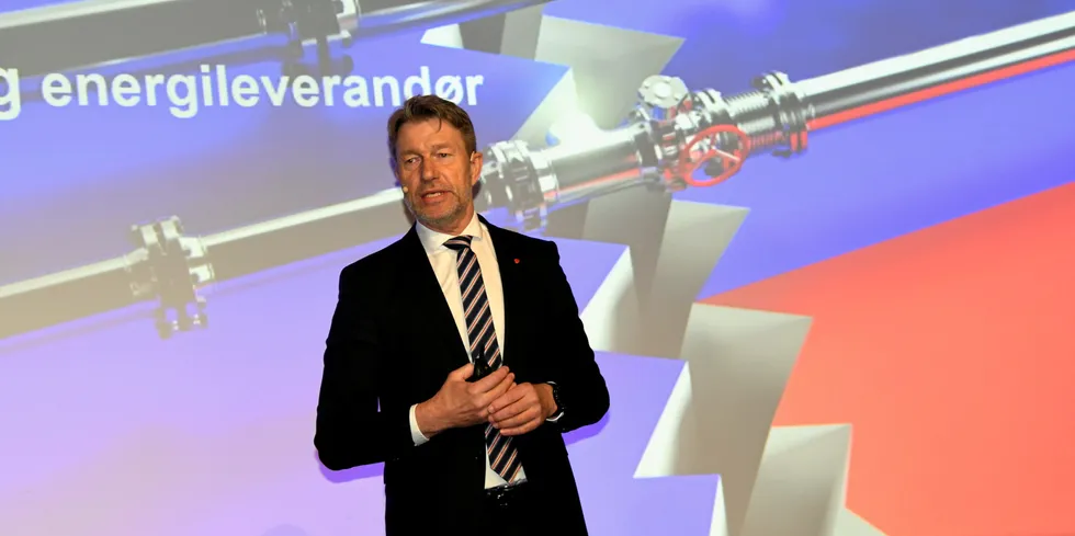 Energiminister Terje Aasland antyder at staten kan ta over gasskraftverket på Melkøya.