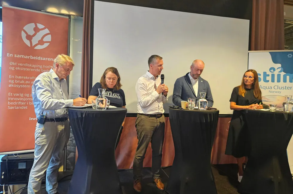 Debatt om fôringredienser. F.v.: Ole Jørgen Marvik (Gas2feed), Silje Båtsvik Risholm (Bellona) Edgar Skjervold (Nutrimar), Robert Eriksson (Sjømatbedriftene) og Marianne Sivertsen Næss (Nærings- og fiskeridepartementet)