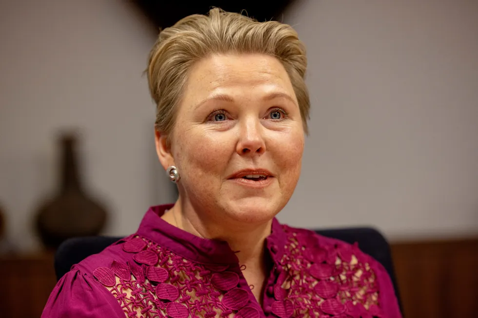Utviklingsminister Anne Beathe Tvinnereim (Sp) vil redde verdens fattige med høyere tollmurer.