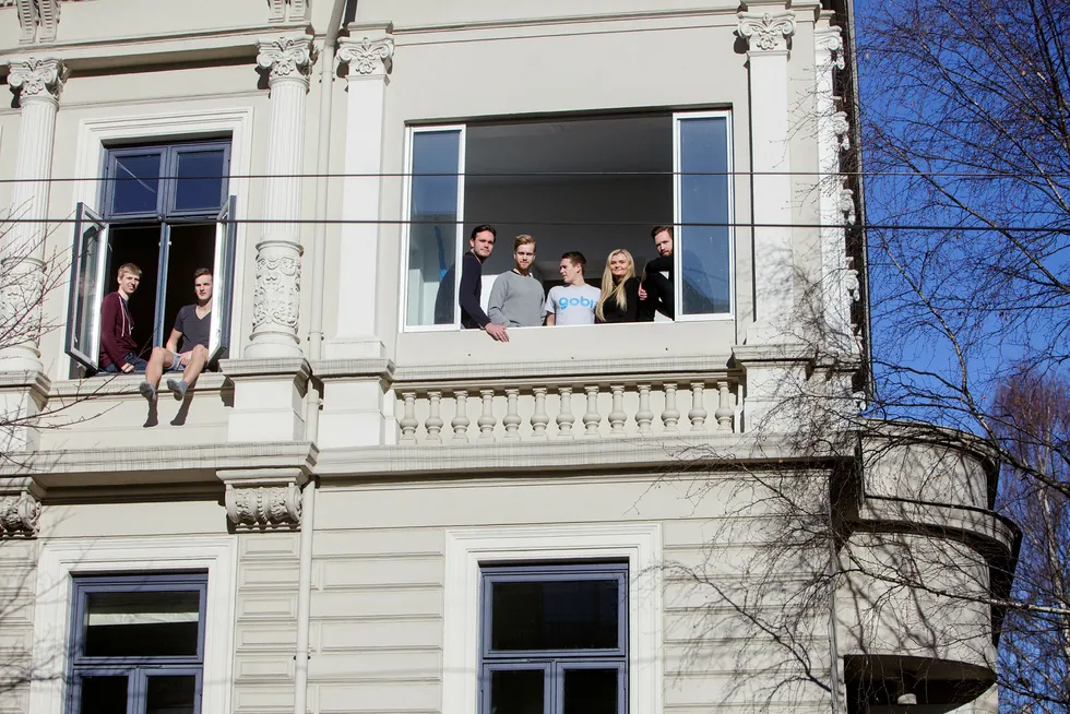 Gobi-gründerne, fra høyre: Magnus Oulie, Emma Grønningen, daglig leder Kristoffer Lande, Stian Peder Berge, Lars Erik Fagernæs, Kristian Rekstad og Andreas Øgaard. Foto: Javad Parsa