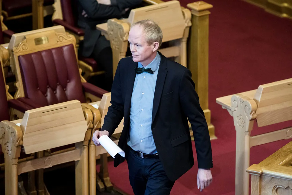 Lars Haltbrekken (SV) mener energi- og miljøkomiteen bør åpne høringen om Equinor.