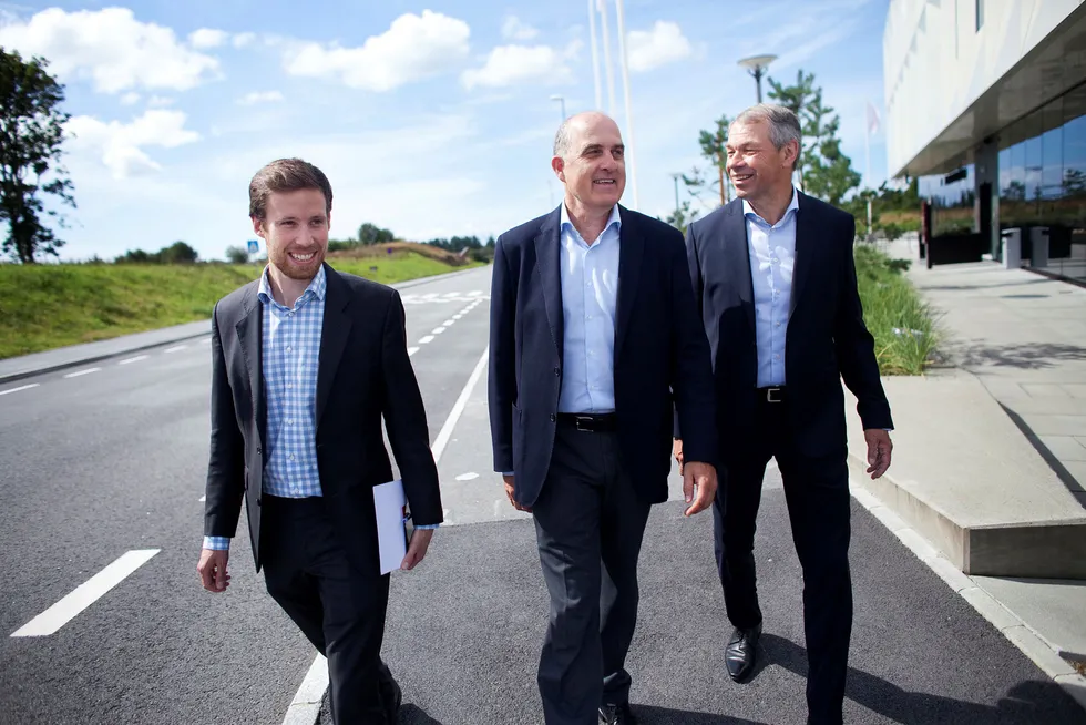 Corporate-sjef Eivind Egeland Olsen, bedriftsmarkedssjef Tore Medhus og banksjef Arne Austreid triumferer over oljeregionens tilbakekomst tross skepsis i hovedstaden. Foto: Tomas Larsen