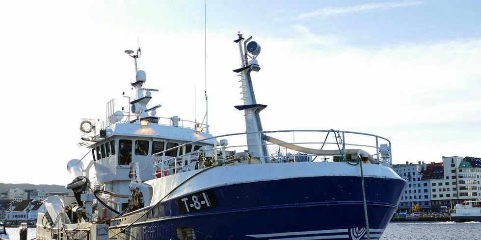 KART: Fiskebåtreder Børge Arvesen ser mange fordeler med Mareano-kartene. Han eier blant annet fiskebåten «Nordsild» som i dag ligger ved kai i Bergen.