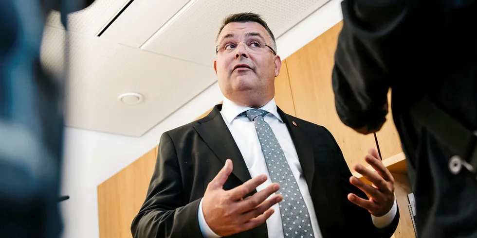 GODT SAMARBEID: Olje- og energiminister Kjell-Børge Freiberg mener fiskerne og oljenæringen har fått til et godt samarbeid rundt seismikkskyting.