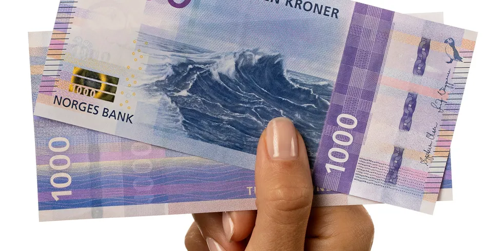 Den norske kron mister verdi i forhold til utenlandske valutaer. Det gjør en del varer dyrere, deriblant strøm.
