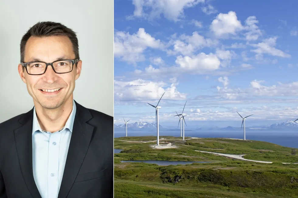 Høy vindkraftproduksjon var med på å sende kraftprisene i Nord-Norge ned andre halvår 2024. På bildet er økonomidirektør i Troms Kraft, Bjørn Inge Pettersen, og Fakken Vindpark.