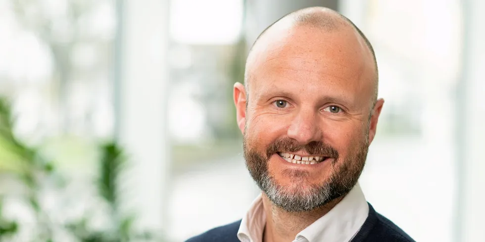 Thomas Peter Jebsen, daglig leder i Skagerak Energitjenester, vil tilby timebaserte avtaler. I stedet for å sikre samme volum både dag og natt – ukedag og helgedager, vil Skagerak og Statkraft tilby bedriftene å kun sikre de timene der de faktisk har forbruk.