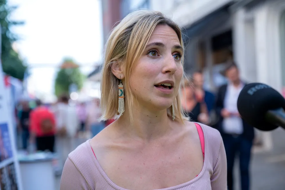 Sofie Marhaug fra partiet Rødt vil ikke kjøpe kvoter i utlandet. Ifølge VG vil hun heller ikke ha kutt innenlands som merkes «i folks lommebøker».