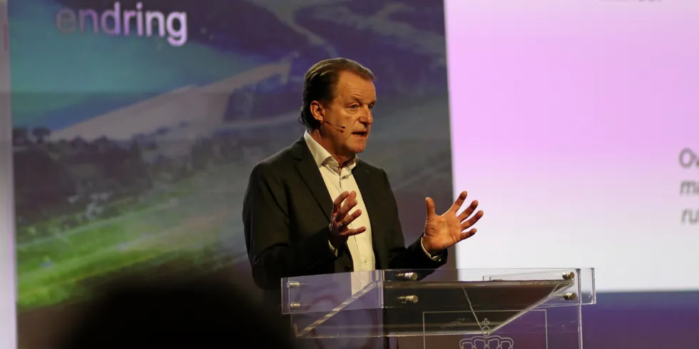 Konserndirektør Peer Olav Østli og hans kolleger i Statnett står overfor store endringer i driften av kraftsystemet. – Operatørhverdagen går fra å være den som faktisk gjør balanseringen, til å være den som tuner automatikken og sikrer at vi har de rette dataene, de rette prognosene og de rette lastflytmodellene i planfasen, sa han på Norges Energidager.