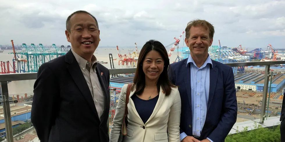 Jon Dugstad i NORWEP sammen med organisasjonens landsjef i Kina, Jian Guo (til venstre) og Lei Qu fra Innovasjon Norge i Kina.