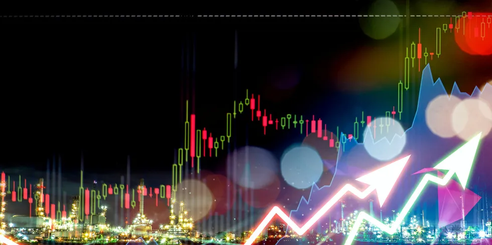 Til tross for et betydelig nyks i de fleste kraftkontraktene på Nasdaq, mener kraftanalytiker i Storm Geo at prisene er for lave og skal videre opp.