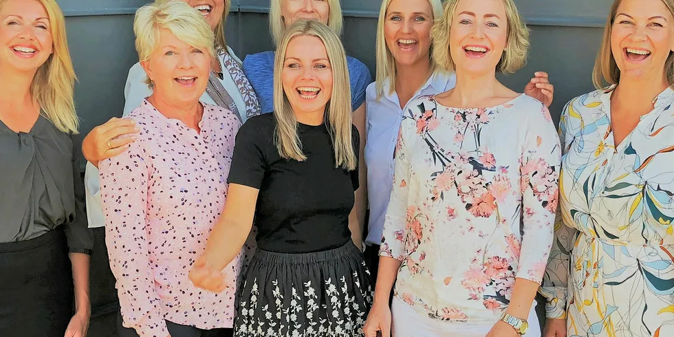Kvinner i ledelsen: NorgesEnergi har tilsammen ni kvinner i lederstillinger. Foran fra venstre Lene Apeland, Hilde Buene Mjaaland, Janne Line Torgersen, Marianne Ulsaker. Bak fra venstre: Laila Lydersen, Christine Voreland, Lene Lillebø og Birgitte Christensen Babinski.