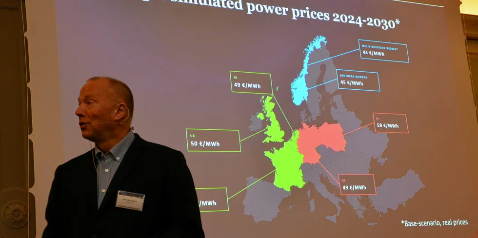 Senioranalytiker i Wattsight Olav Botnen viser til analyser som tilsier en kraftpris i Sør-Norge på 45 euro/MWh mot 2030.
