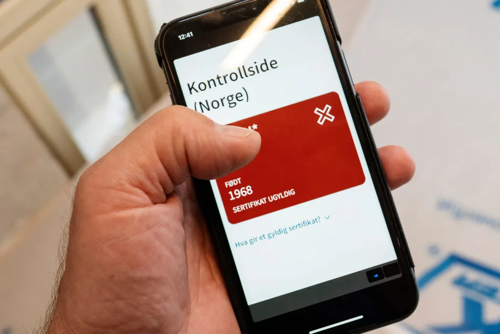 Sterk økning av koronasmitte gjør at koronasertifikat i helgen tas i bruk i Tromsø.