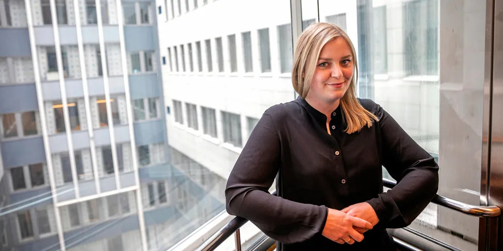 Olje- og energiminister Tina Bru svarer ved å ikke svare når spørsmålet er om hun vil sette inn tiltak for å redusere strømprisen.