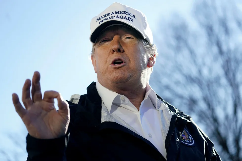 President Donald Trump ved avreise fra Washington til Texas for å skape blest om den påståtte krisen ved grensen til Mexico.