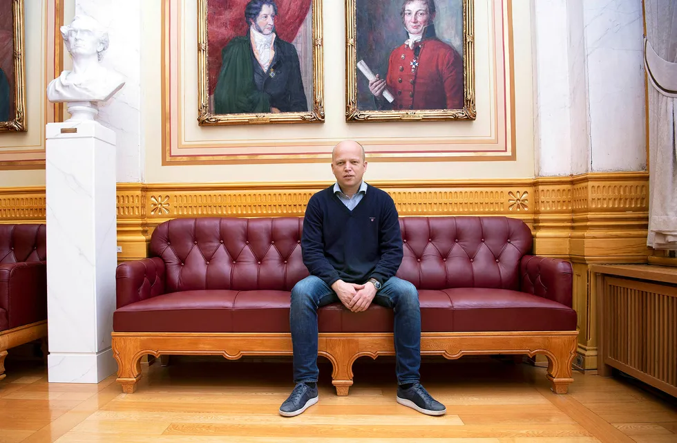Trygve Slagsvold Vedum har fått to nye politiske godteposer fra regjeringen.