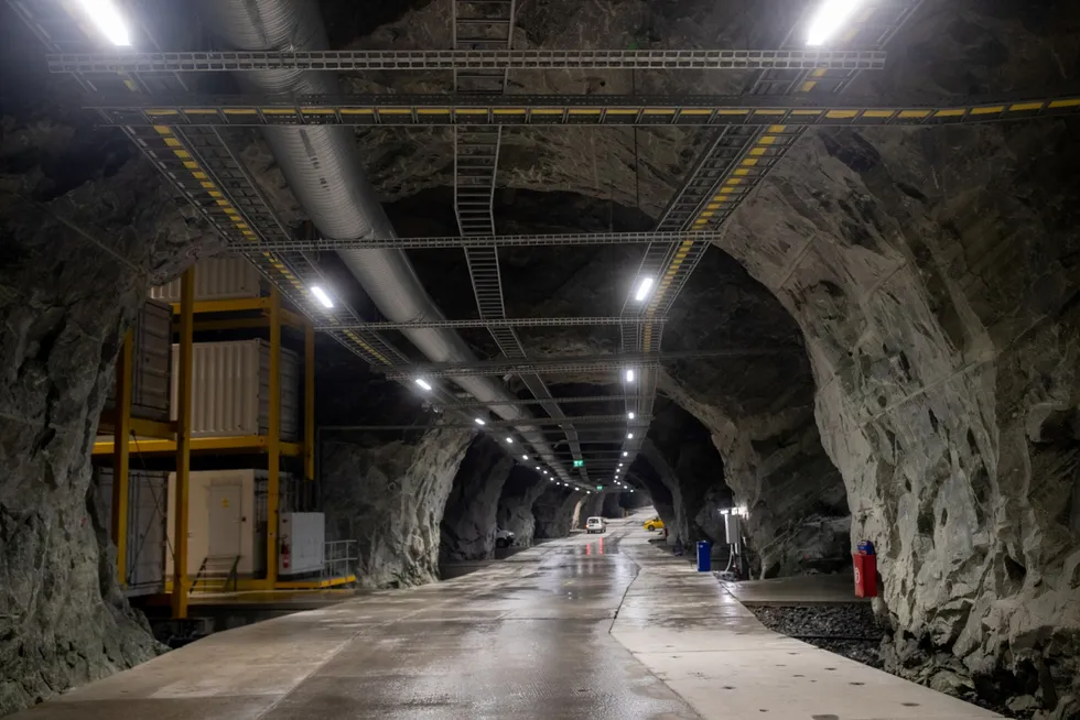 I Lefdal Mine Datacenter i Måløy på Vestlandet produseres det kryptovaluta for det tyske konsernet Northern Data. Selskapets norske sjef vil ikke fortelle hvor mye kryptovaluta Northern Data utvinner i Norge.