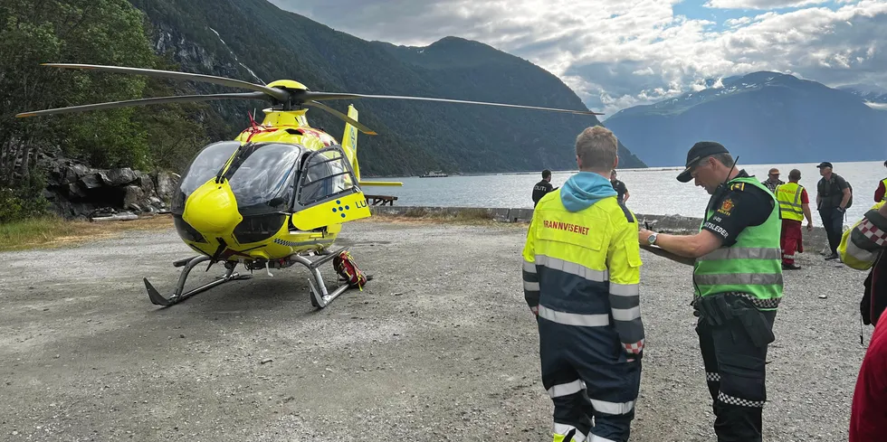 Det var ved Ovråneset i Stranda kommune at den tragiske ulykken skjedde fredag morgen. Politi og redning var raskt til stede.