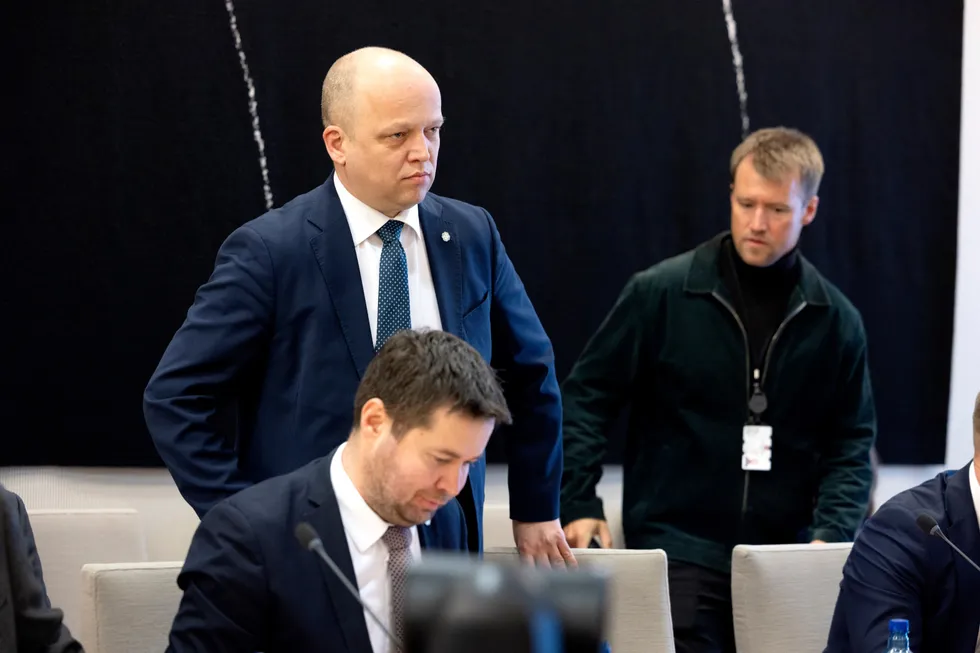 Finansminister Trygve Slagsvold Vedum (Sp) og landbruks- og matminister Geir Pollestad (Sp) var kalt inn for å svare for kjøpet da kontroll- og konstitusjonskomiteen holdt høring torsdag.