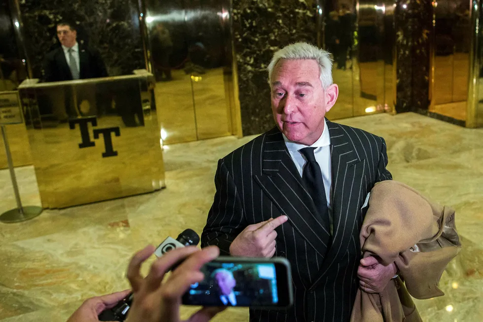 Roger Stone er arrestert. Her i lobbyen i Trump Tower i desember 2016, etter et møte med Donald Trump som da var påtroppende president.