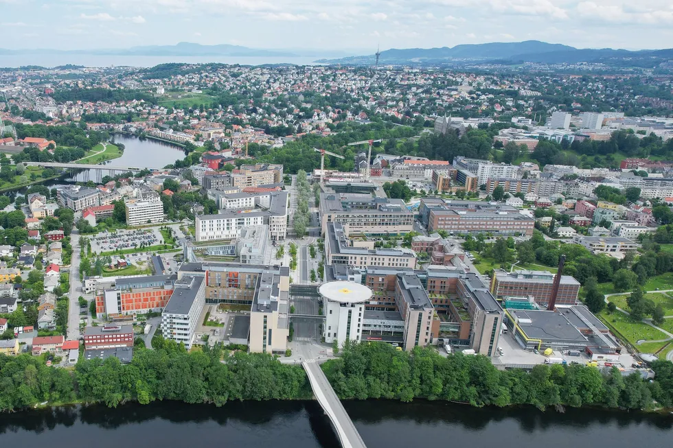 Forskningsprosjektet Flexreg skal finne ut hvordan elkjeler, varmepumper, nødaggregater og batterier kan aktiveres for å balansere kraftsystemet. Store bygningseiere, som St. Olavs hospital i Trondheim, er med i prosjektet.