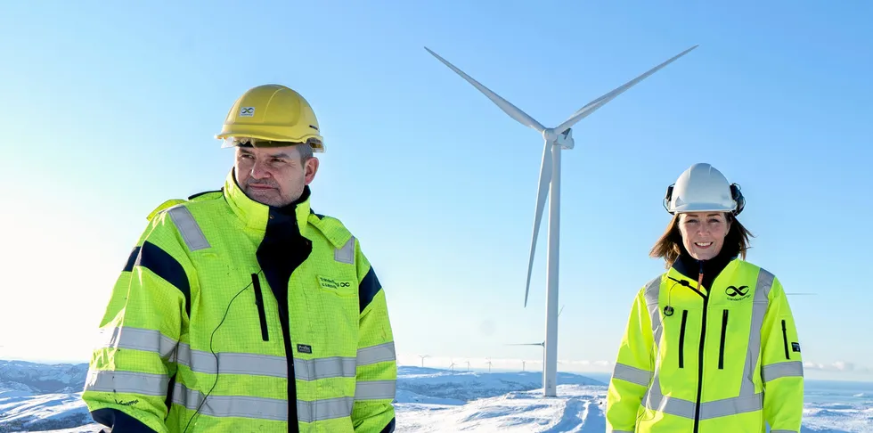 Konsernsjef i Trønderenergi, Ståle Gjersvold og konserndirektør for vekst fornybar energi Kari Skeidsvoll Moe i Aneo.
